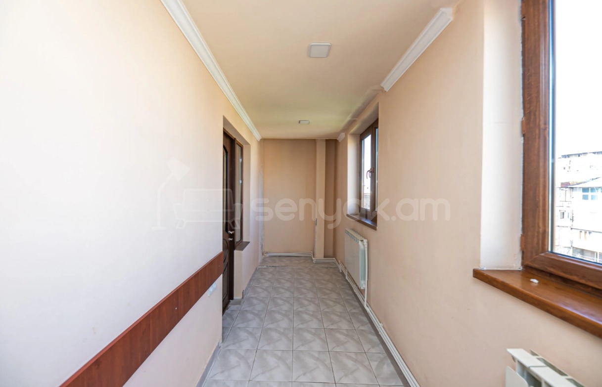 3 Սենյականոց Բնակարան Քարե Շենքում, 94քմ, 5/5 հարկ, Կապիտալ Վերանորոգված