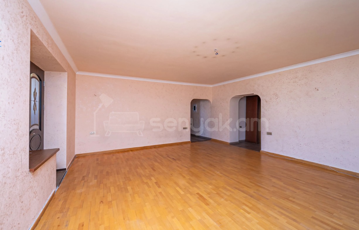 3 Սենյականոց Բնակարան Քարե Շենքում, 94քմ, 5/5 հարկ, Կապիտալ Վերանորոգված