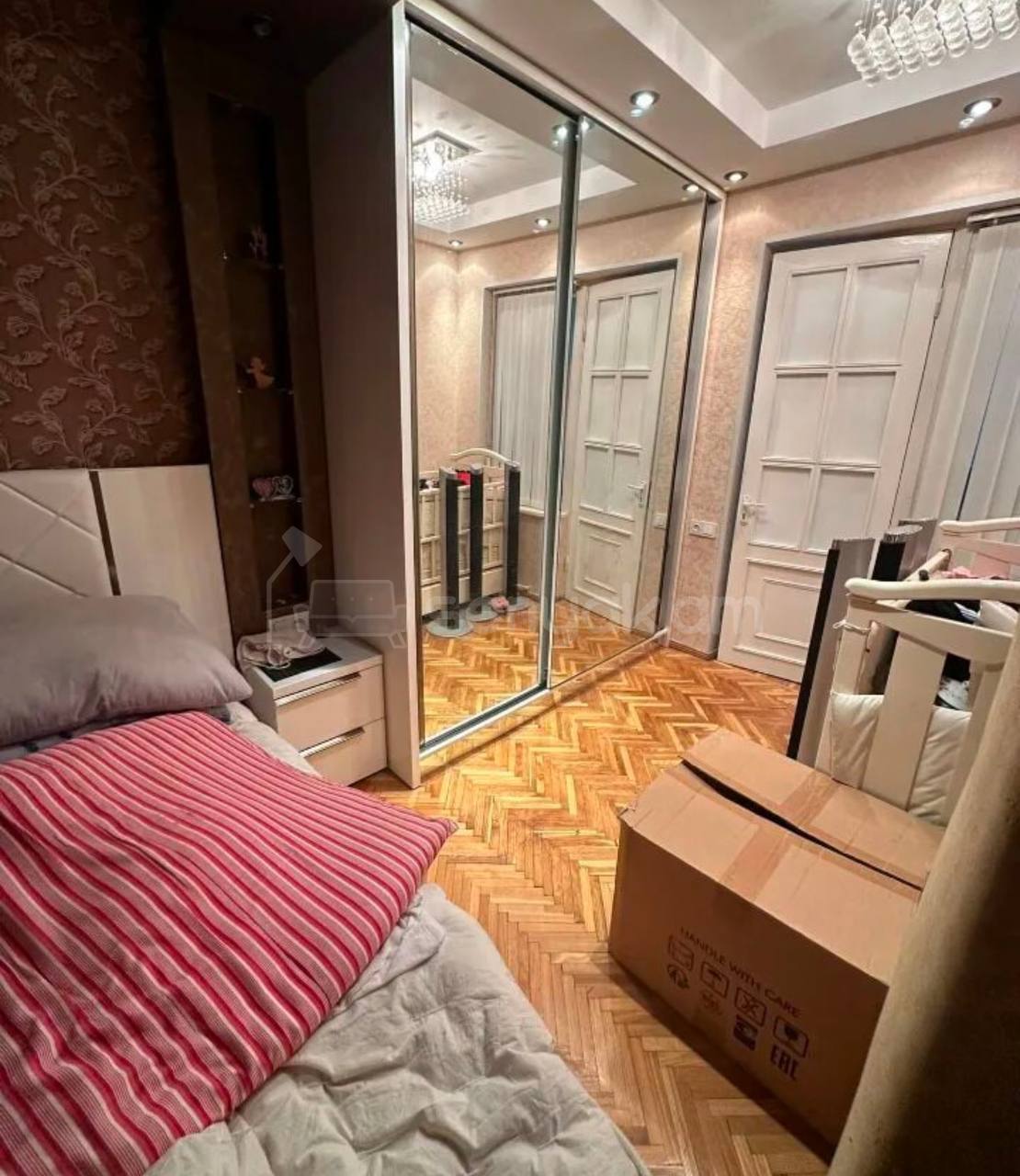 4 Սենյականոց Բնակարան Քարե Շենքում, 102քմ, 4/5 հարկ, Կոսմետիկ Վերանորոգված