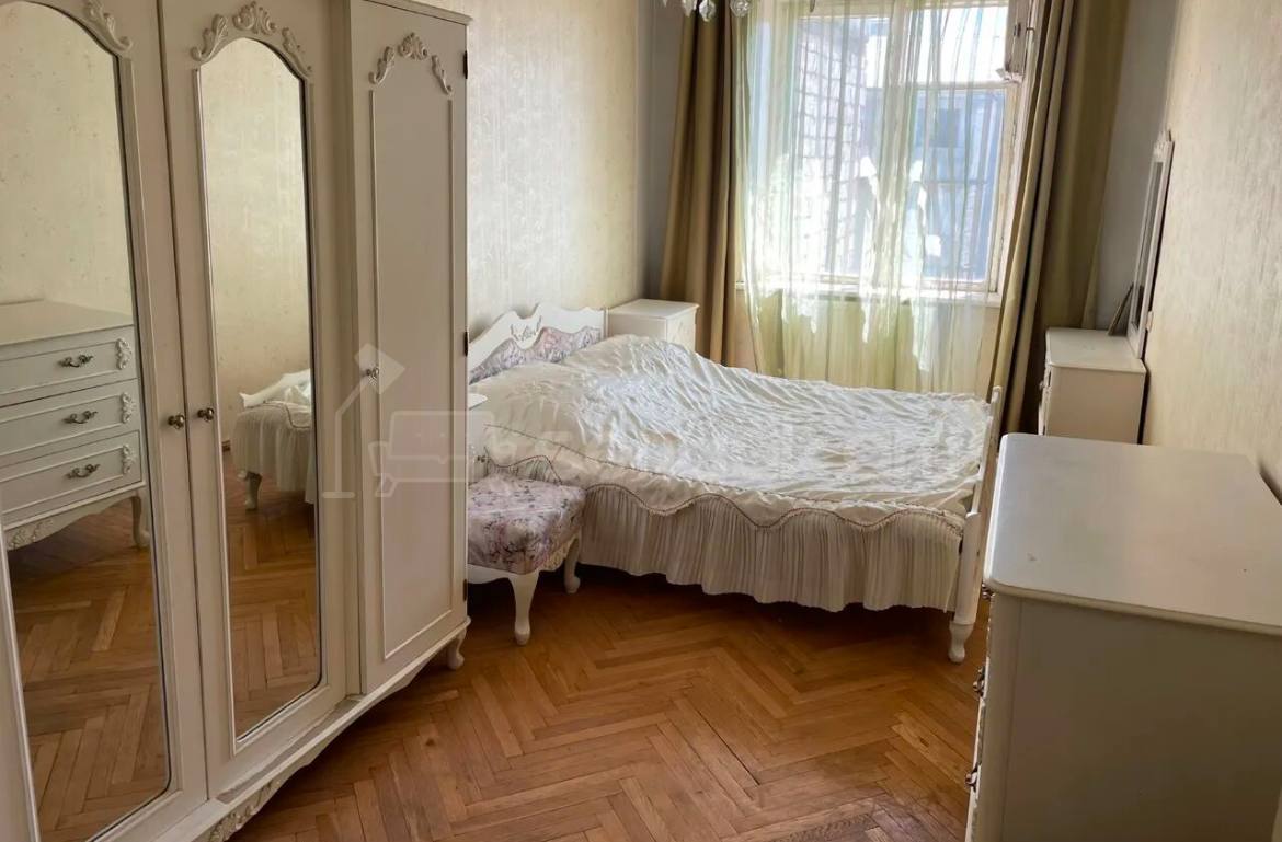 4 Սենյականոց Բնակարան Քարե Շենքում, 102քմ, 4/5 հարկ, Կոսմետիկ Վերանորոգված