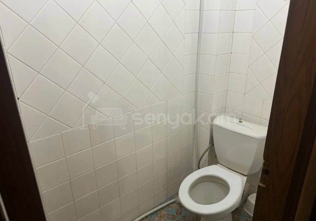 3 Սենյականոց Բնակարան Քարե Շենքում, 100քմ, 2/5 հարկ, Պետական Վիճակում