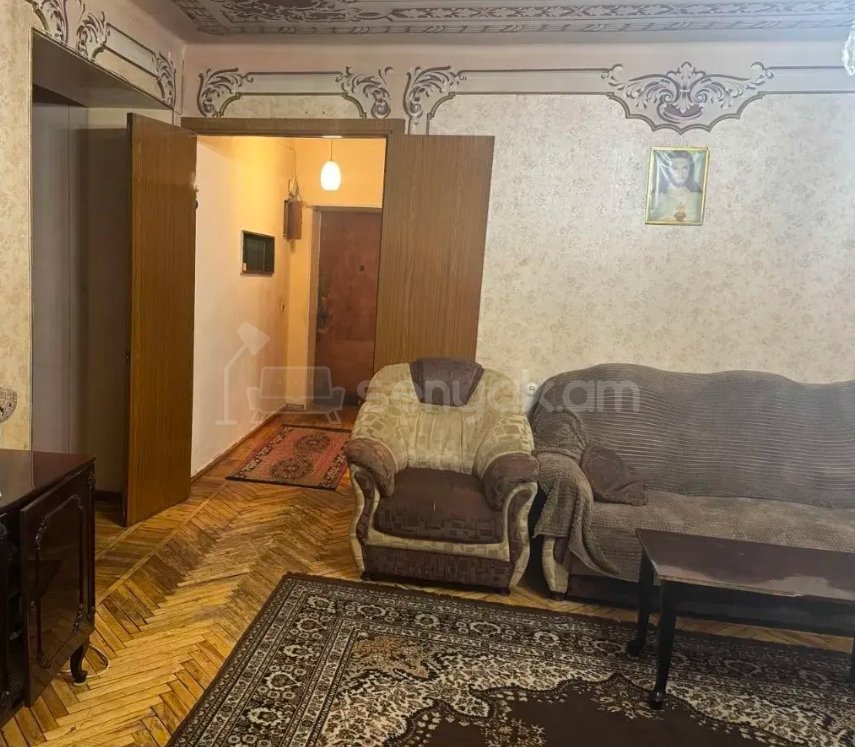 3 Սենյականոց Բնակարան Քարե Շենքում, 100քմ, 2/5 հարկ, Պետական Վիճակում