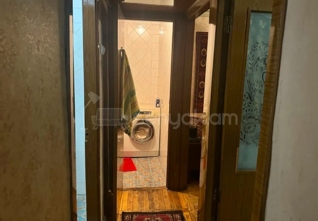 3 Սենյականոց Բնակարան Քարե Շենքում, 100քմ, 2/5 հարկ, Պետական Վիճակում