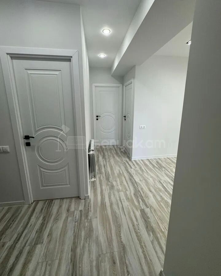 3 Սենյականոց Բնակարան Քարե Շենքում, 70քմ, 9/10 հարկ, Կապիտալ Վերանորոգված