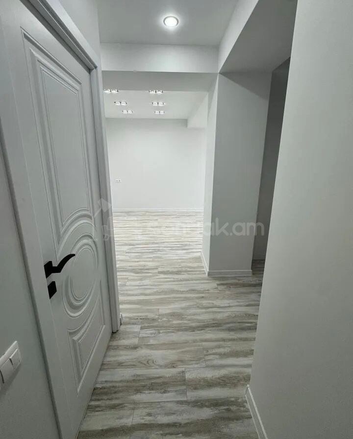 3 Սենյականոց Բնակարան Քարե Շենքում, 70քմ, 9/10 հարկ, Կապիտալ Վերանորոգված