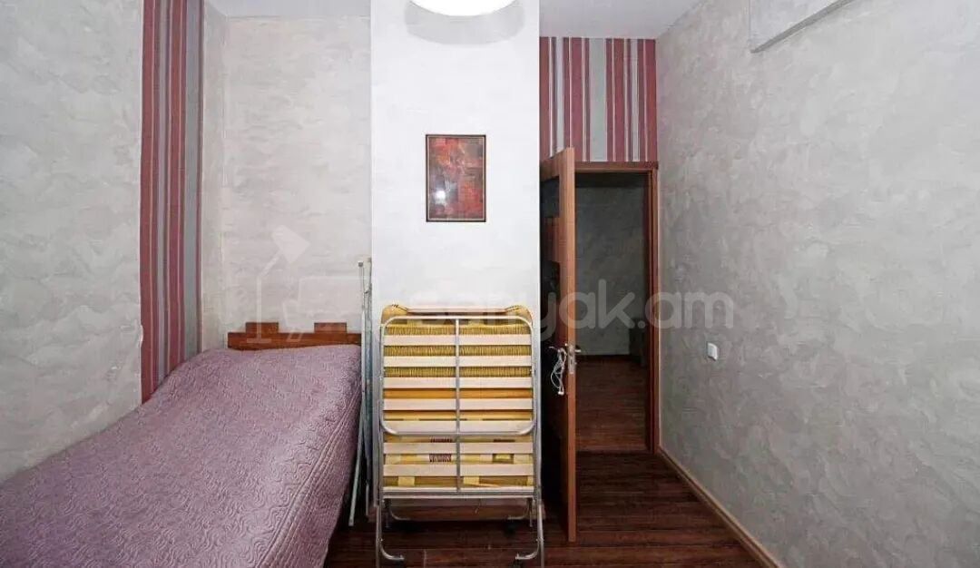 3 Սենյականոց Բնակարան Քարե Շենքում, 71քմ, 5/5 հարկ, Կապիտալ Վերանորոգված