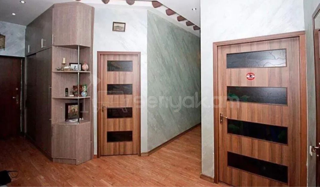 3 Սենյականոց Բնակարան Քարե Շենքում, 71քմ, 5/5 հարկ, Կապիտալ Վերանորոգված