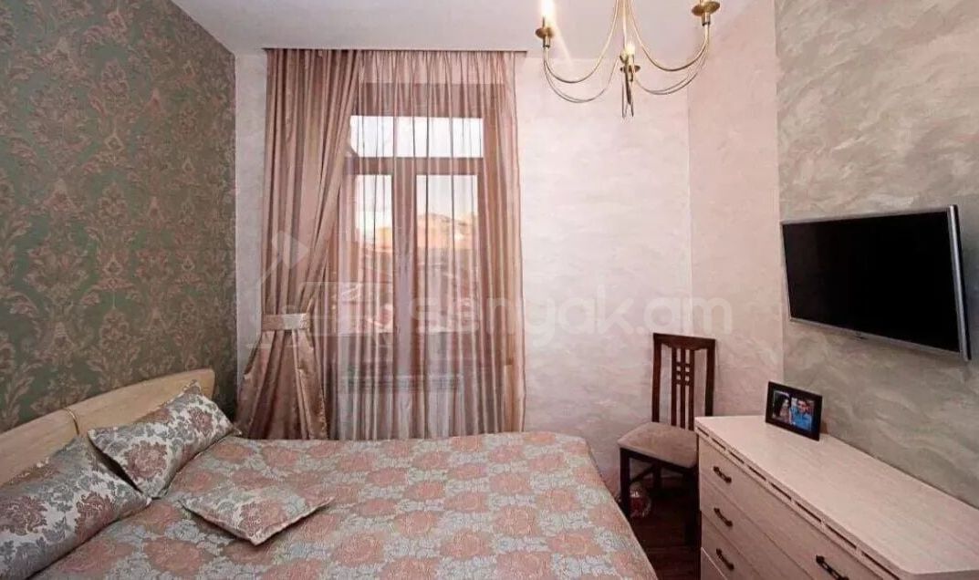 3 Սենյականոց Բնակարան Քարե Շենքում, 71քմ, 5/5 հարկ, Կապիտալ Վերանորոգված