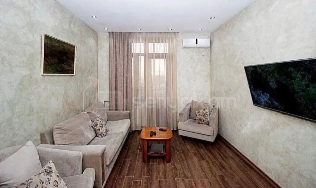 3 Սենյականոց Բնակարան Քարե Շենքում, 71քմ, 5/5 հարկ, Կապիտալ Վերանորոգված