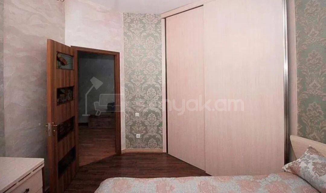 3 Սենյականոց Բնակարան Քարե Շենքում, 71քմ, 5/5 հարկ, Կապիտալ Վերանորոգված