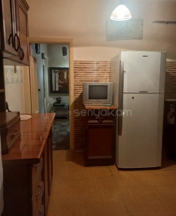 2 Սենյականոց Բնակարան Քարե Շենքում, 63քմ, 2/5 հարկ, Նորմալ Վիճակում