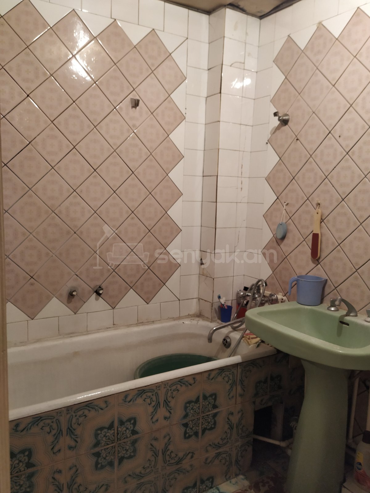 1 Սենյականոց Բնակարան Քարե Շենքում, 48քմ, 4/5 հարկ, Կոսմետիկ Վերանորոգված