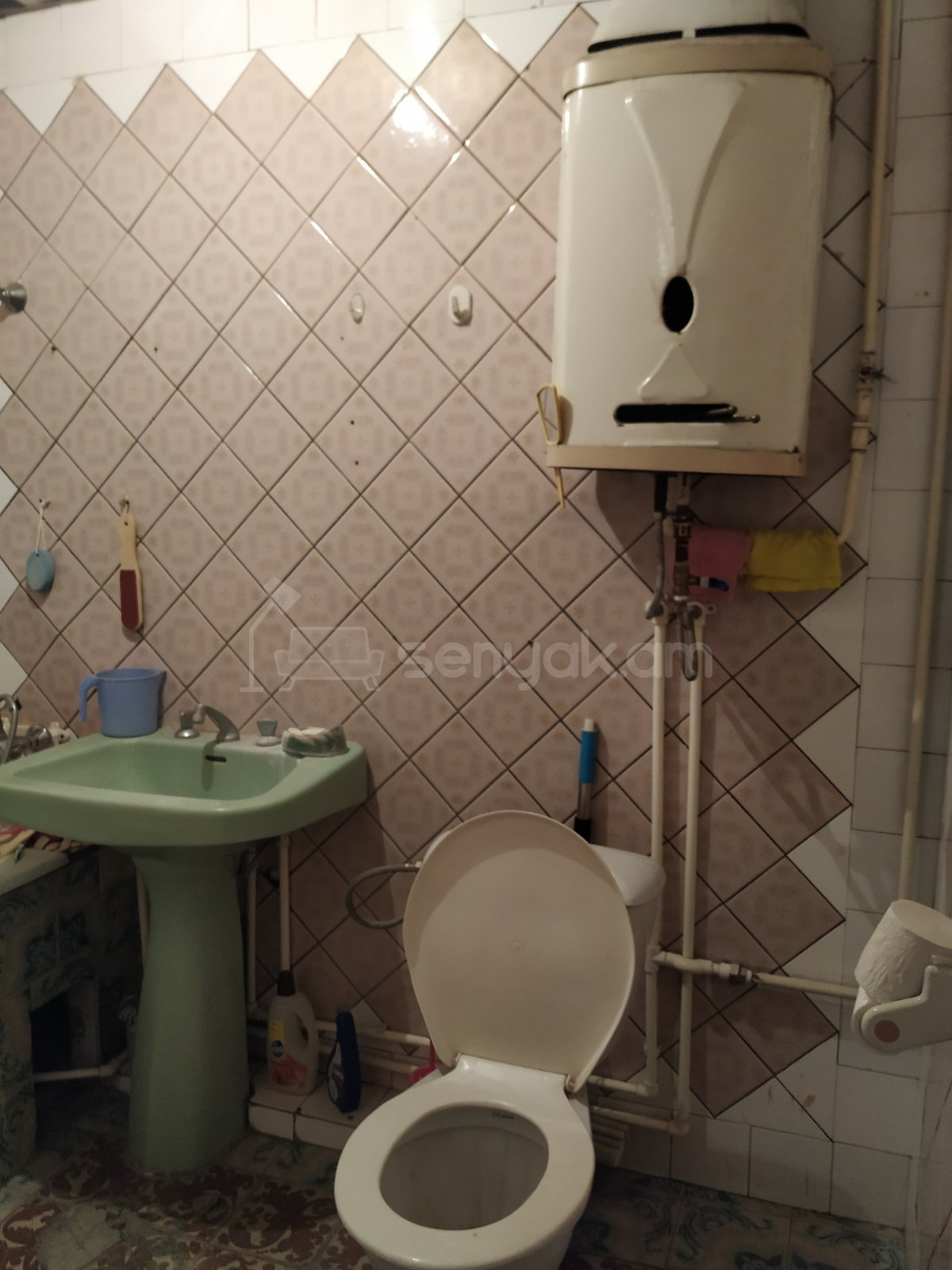 1 Սենյականոց Բնակարան Քարե Շենքում, 48քմ, 4/5 հարկ, Կոսմետիկ Վերանորոգված