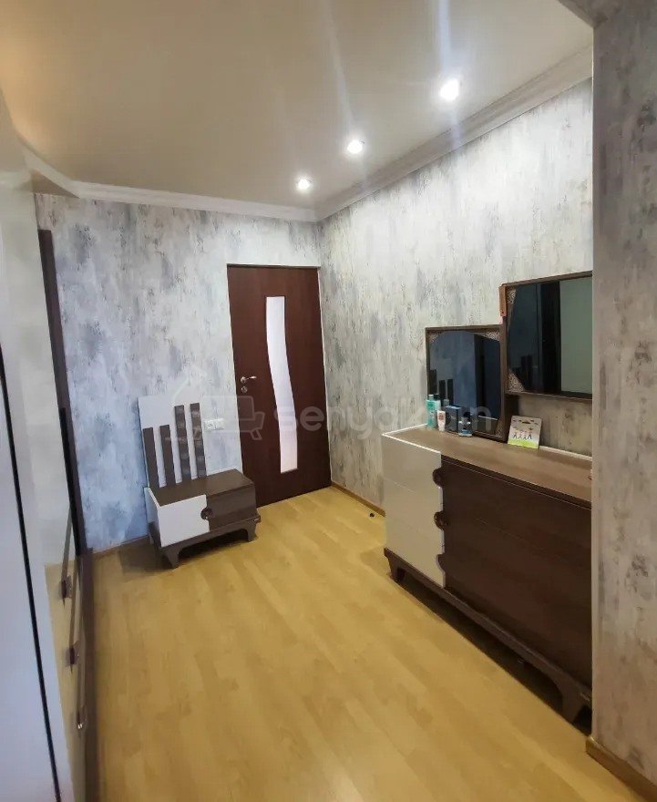 3 Սենյականոց Բնակարան Քարե Շենքում, 104քմ, 4/5 հարկ, Կապիտալ Վերանորոգված