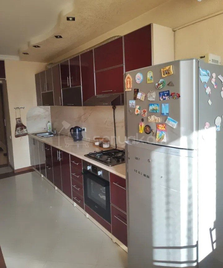 3 Սենյականոց Բնակարան Քարե Շենքում, 104քմ, 4/5 հարկ, Կապիտալ Վերանորոգված