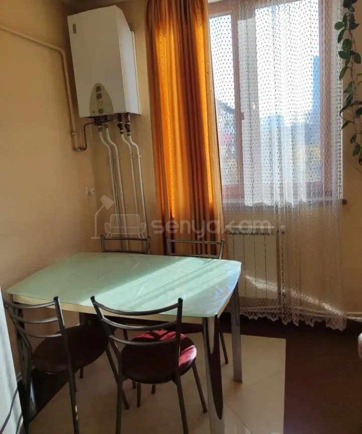 3 Սենյականոց Բնակարան Քարե Շենքում, 104քմ, 4/5 հարկ, Կապիտալ Վերանորոգված