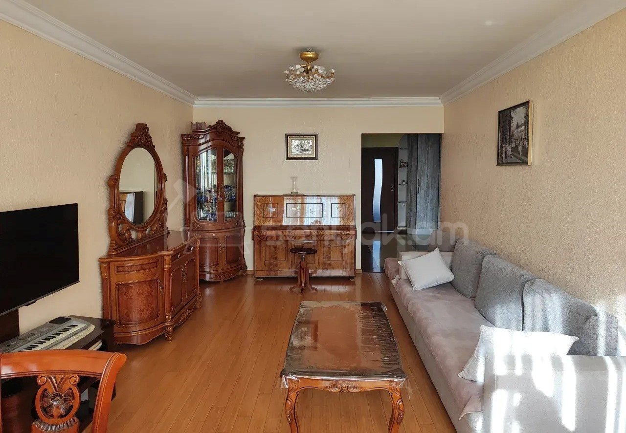 3 Սենյականոց Բնակարան Քարե Շենքում, 104քմ, 4/5 հարկ, Կապիտալ Վերանորոգված