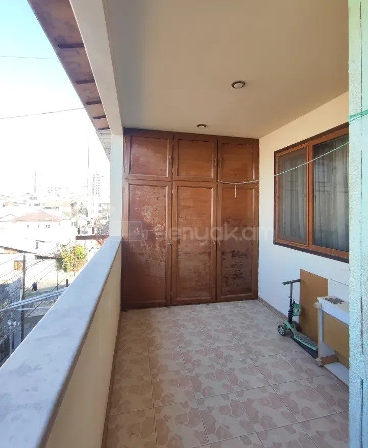 3 Սենյականոց Բնակարան Քարե Շենքում, 104քմ, 4/5 հարկ, Կապիտալ Վերանորոգված