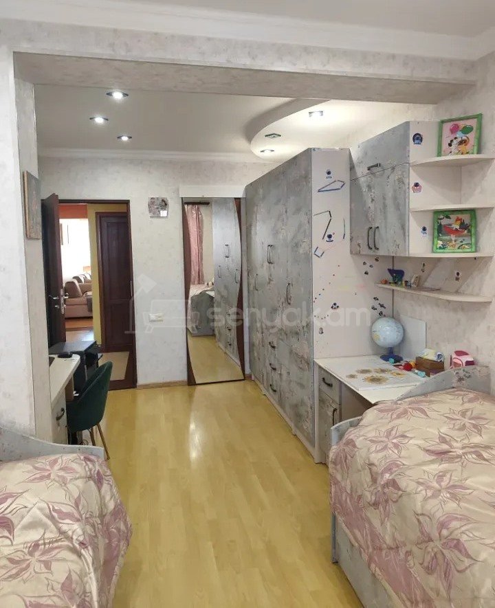 3 Սենյականոց Բնակարան Քարե Շենքում, 104քմ, 4/5 հարկ, Կապիտալ Վերանորոգված