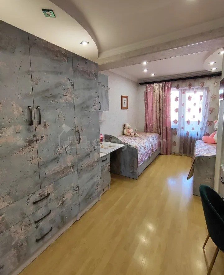 3 Սենյականոց Բնակարան Քարե Շենքում, 104քմ, 4/5 հարկ, Կապիտալ Վերանորոգված