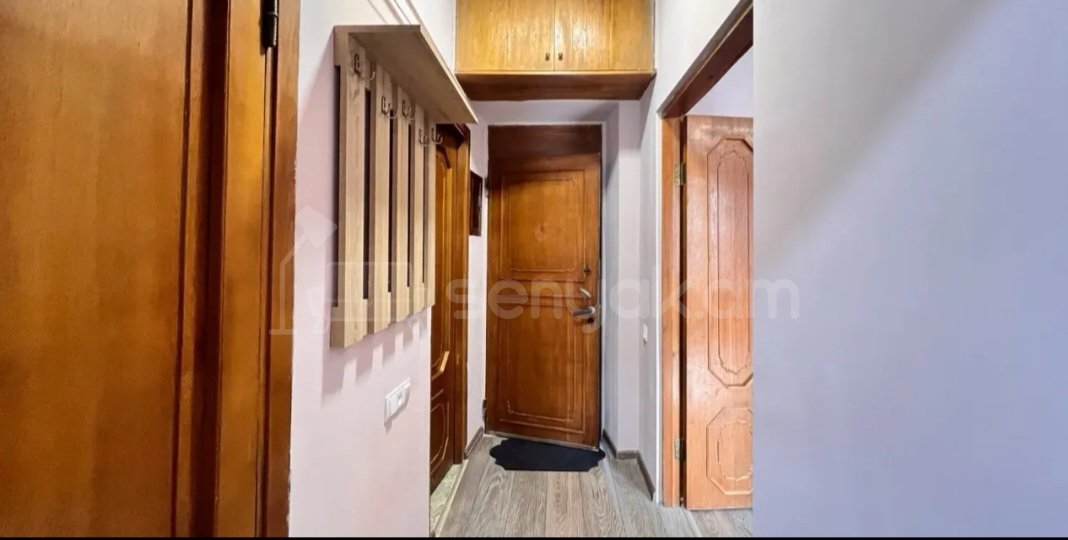 2 Սենյականոց Բնակարան Քարե Շենքում, 40քմ, 2/4 հարկ, Նորմալ Վիճակում, Կահավորված, Արևկող