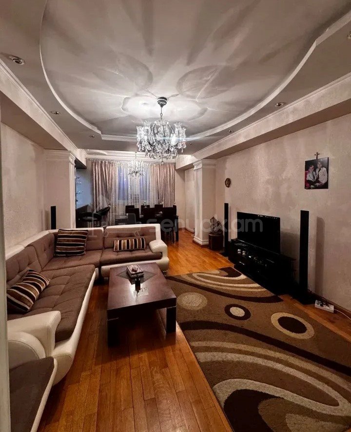 3 Սենյականոց Բնակարան Քարե Շենքում, 89քմ, 3/8 հարկ, Կապիտալ Վերանորոգված