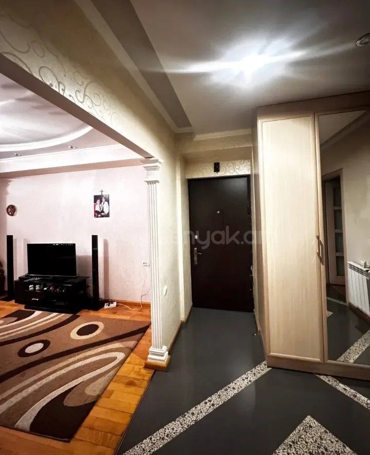 3 Սենյականոց Բնակարան Քարե Շենքում, 89քմ, 3/8 հարկ, Կապիտալ Վերանորոգված