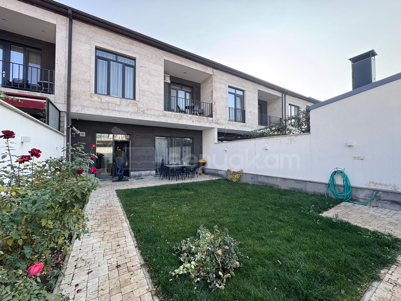 4 Սենյականոց Շքեղ Առանձնատուն, 172քմ, Ավտոտնակով