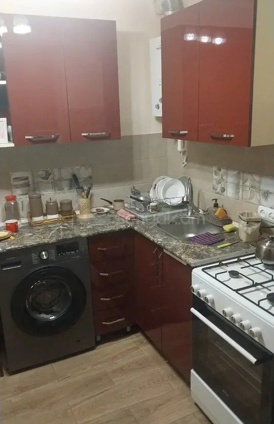 3 Սենյականոց Բնակարան, 75քմ, 2/4 հարկ, Նորմալ Վիճակում