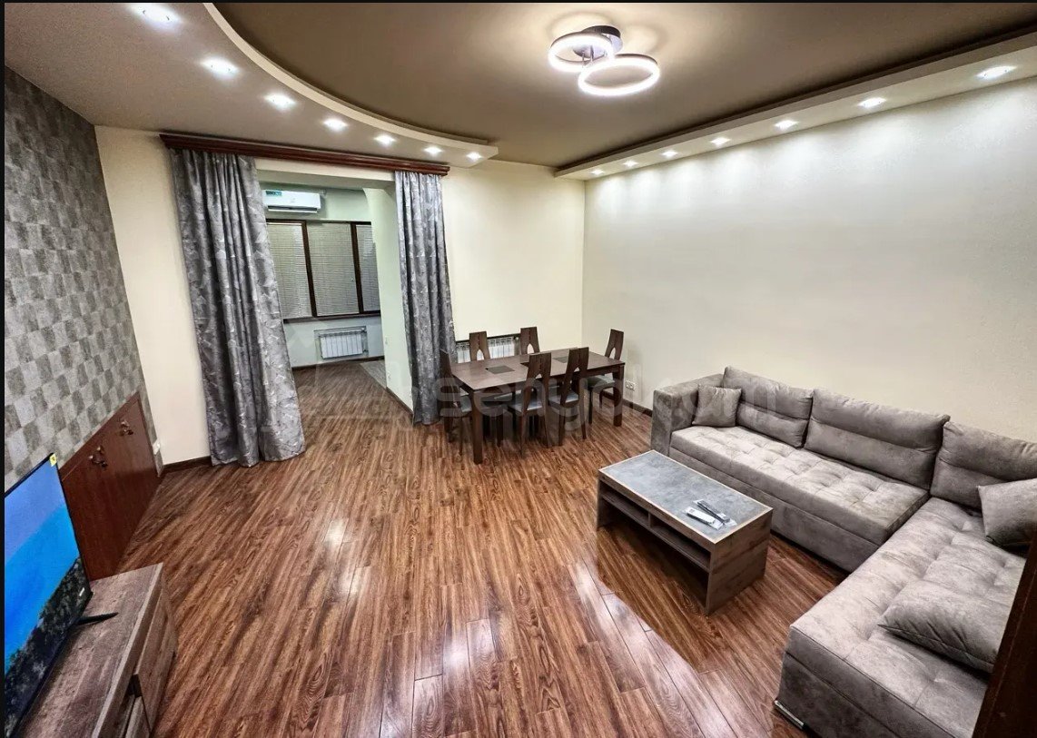 2 Սենյականոց Բնակարան Քարե Շենքում, 50քմ, 4/5 հարկ, Կապիտալ Վերանորոգված