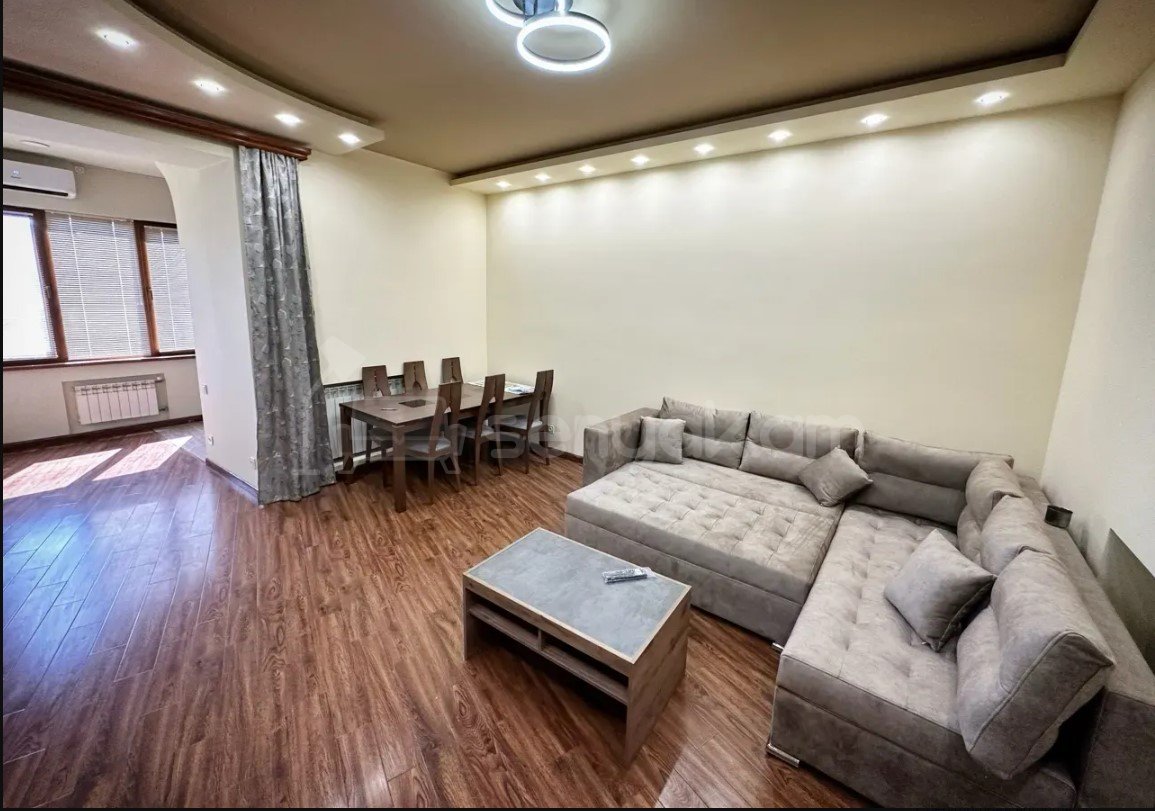 2 Սենյականոց Բնակարան Քարե Շենքում, 50քմ, 4/5 հարկ, Կապիտալ Վերանորոգված