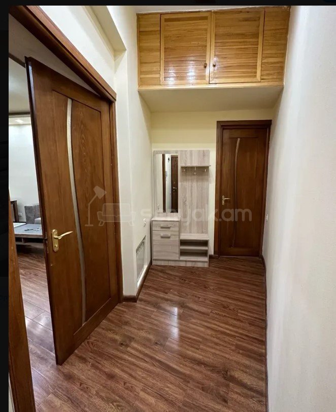 2 Սենյականոց Բնակարան Քարե Շենքում, 50քմ, 4/5 հարկ, Կապիտալ Վերանորոգված