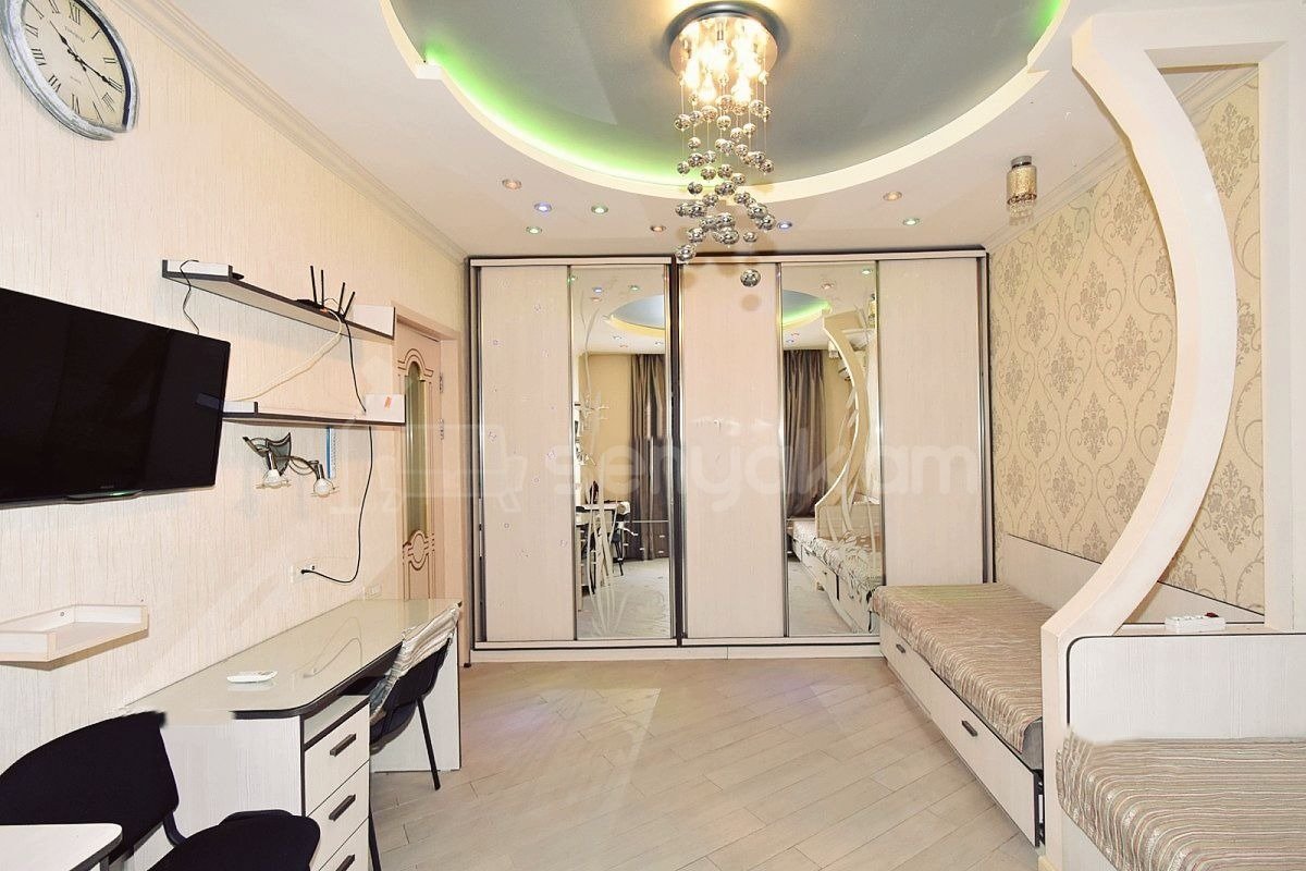 3 Սենյականոց Բնակարան Քարե Շենքում, 90քմ, 5/5 հարկ, Կապիտալ Վերանորոգված, Կահավորված, Արևկող