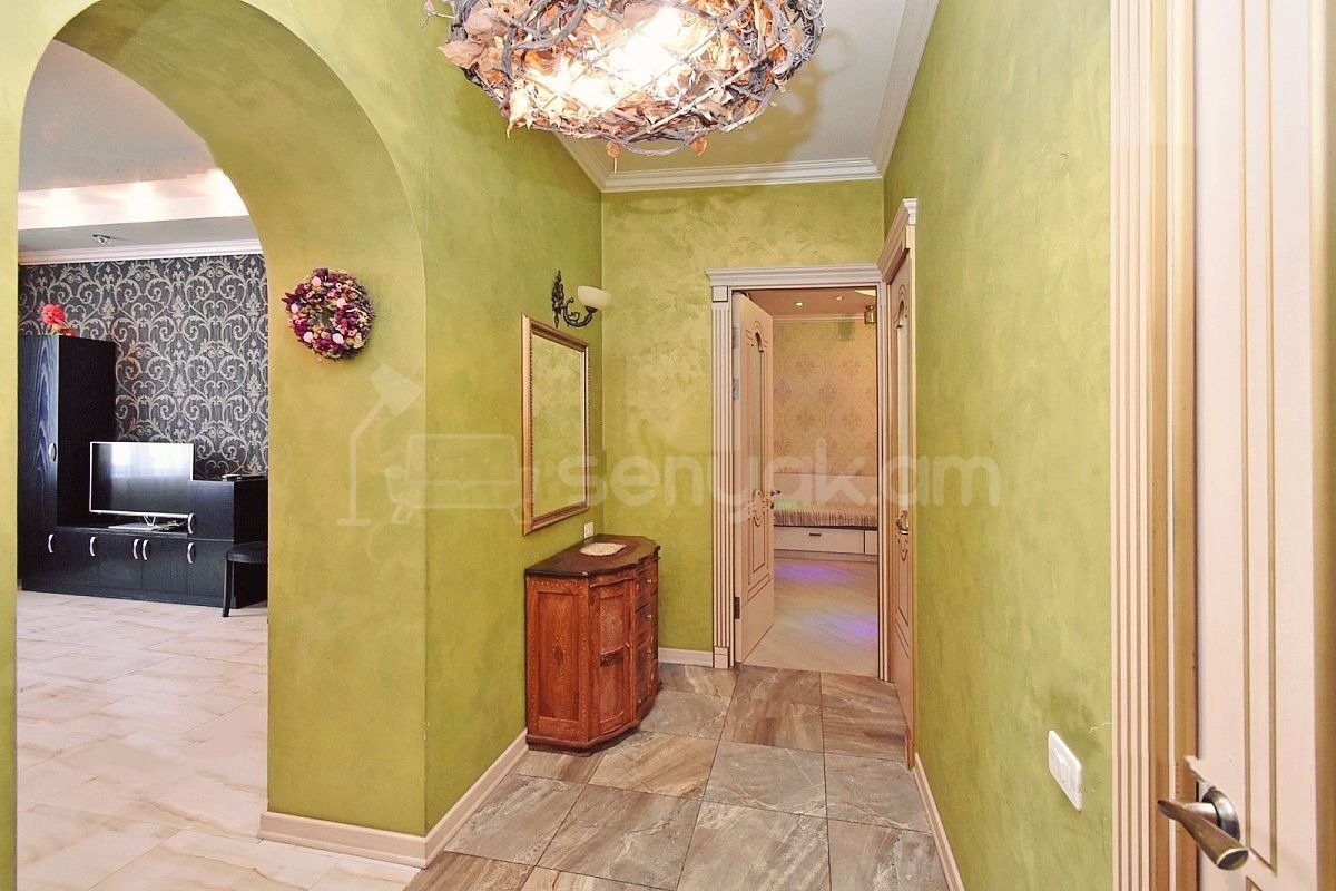 3 Սենյականոց Բնակարան Քարե Շենքում, 90քմ, 5/5 հարկ, Կապիտալ Վերանորոգված, Կահավորված, Արևկող