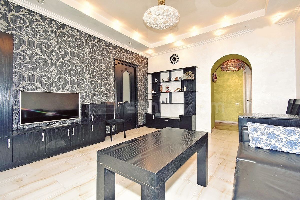 3 Սենյականոց Բնակարան Քարե Շենքում, 90քմ, 5/5 հարկ, Կապիտալ Վերանորոգված, Կահավորված, Արևկող