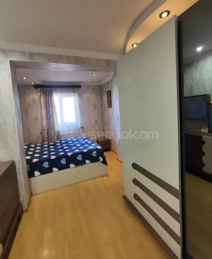 3 Սենյականոց Բնակարան Քարե Շենքում, 104քմ, 4/5 հարկ, Կապիտալ Վերանորոգված