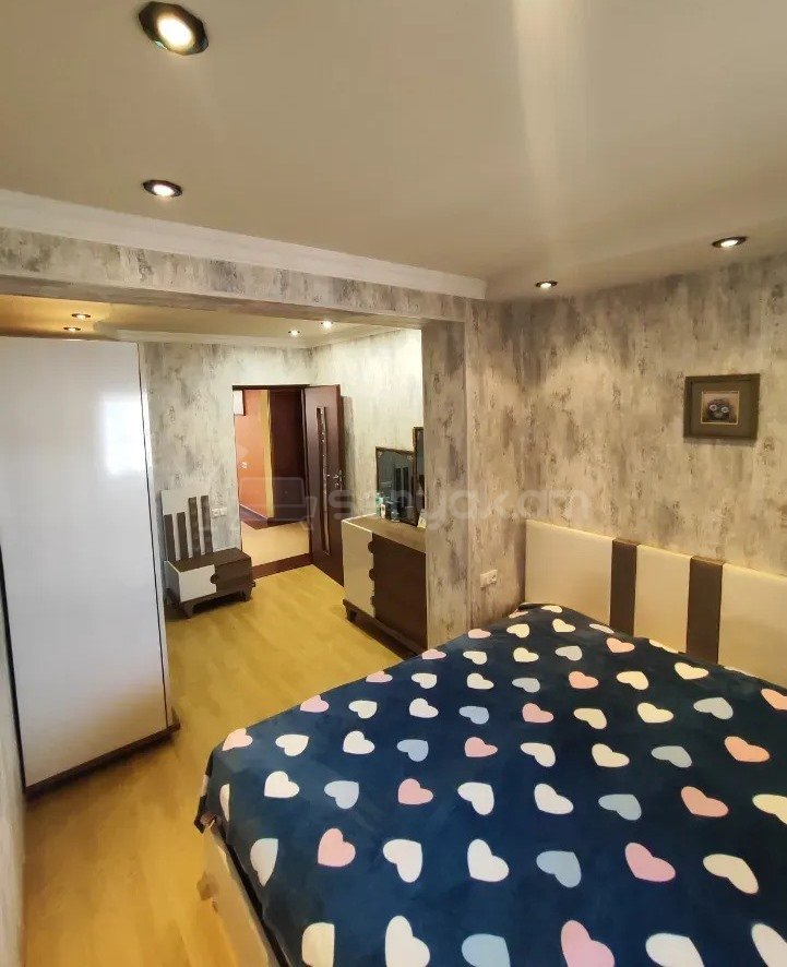 3 Սենյականոց Բնակարան Քարե Շենքում, 104քմ, 4/5 հարկ, Կապիտալ Վերանորոգված