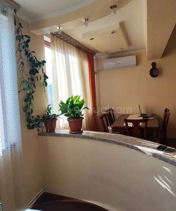 3 Սենյականոց Բնակարան Քարե Շենքում, 104քմ, 4/5 հարկ, Կապիտալ Վերանորոգված