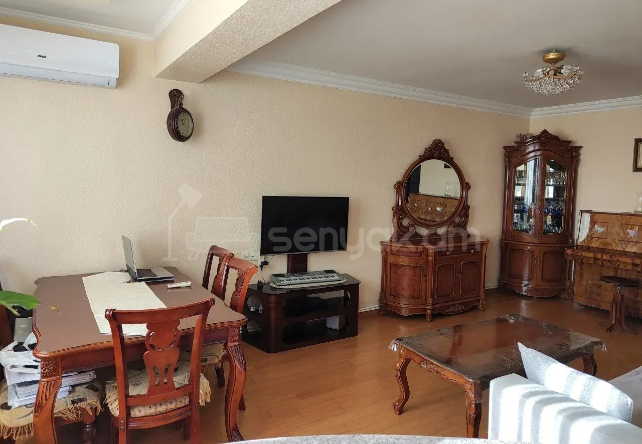 3 Սենյականոց Բնակարան Քարե Շենքում, 104քմ, 4/5 հարկ, Կապիտալ Վերանորոգված