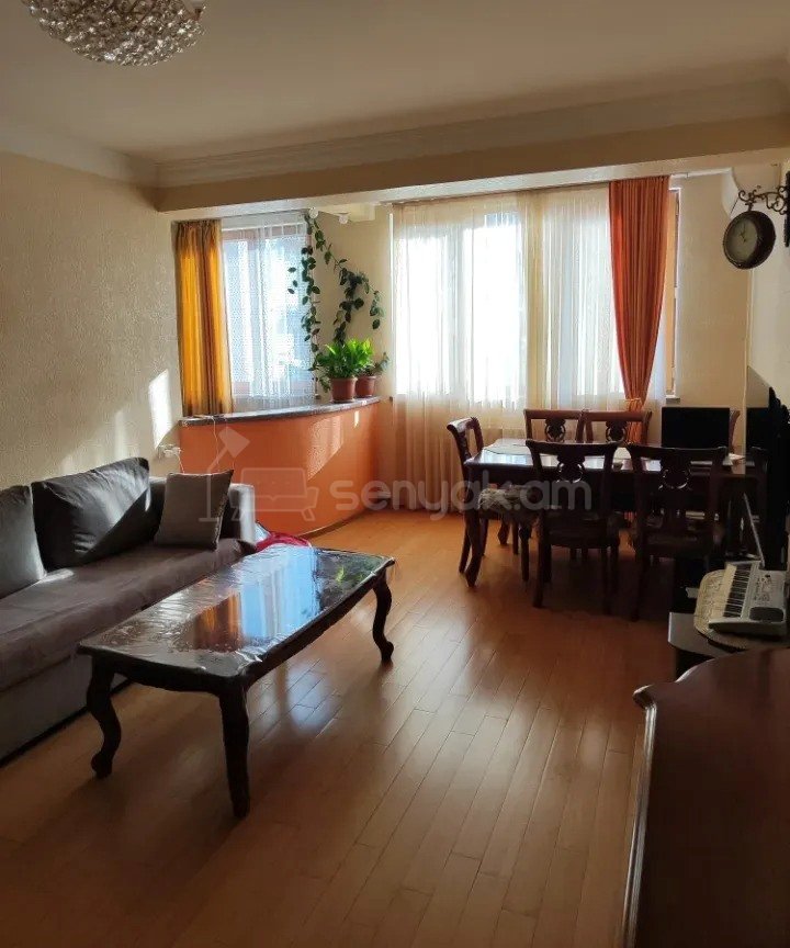 3 Սենյականոց Բնակարան Քարե Շենքում, 104քմ, 4/5 հարկ, Կապիտալ Վերանորոգված