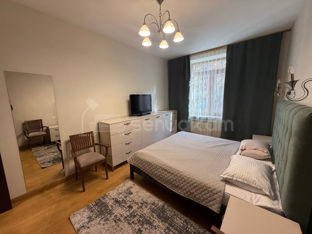 4 Սենյականոց Բնակարան Քարե Շենքում, 90քմ, 2/5 հարկ, Դիզայներական Վերանորոգված, Կահավորված, Արևկող