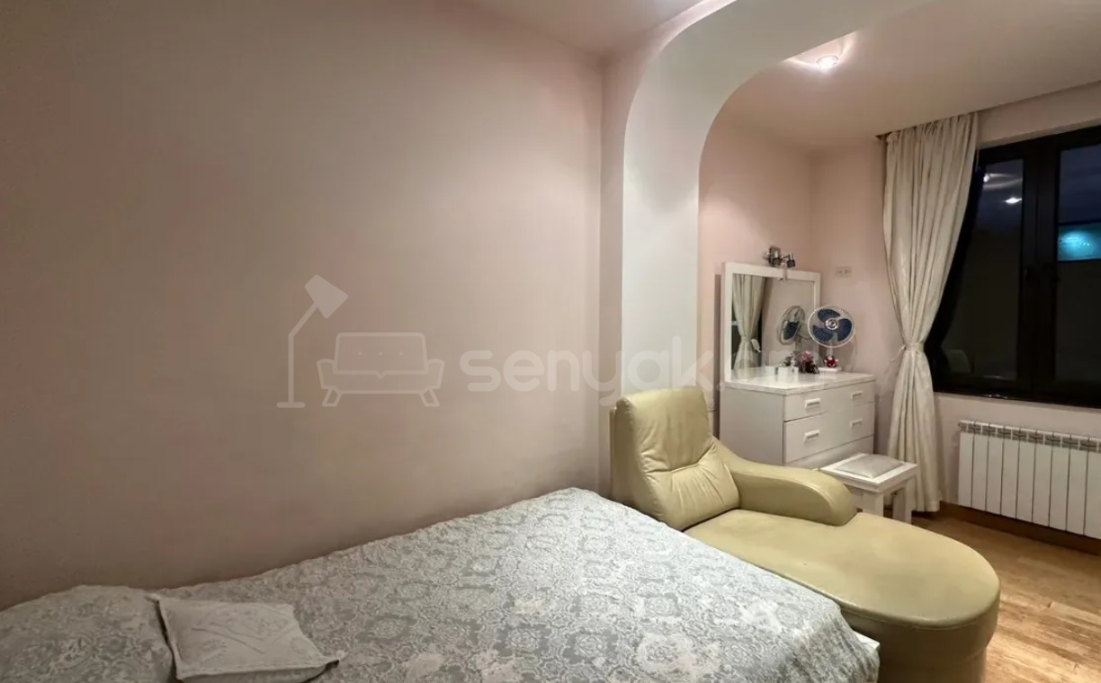 4 Սենյականոց Բնակարան Քարե Շենքում, 160քմ, 4/4 հարկ, Կապիտալ Վերանորոգված