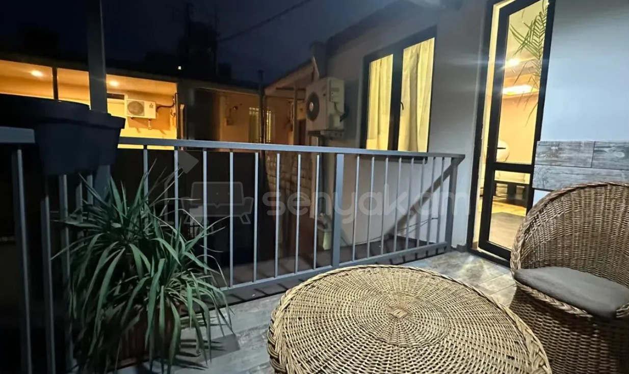 4 Սենյականոց Բնակարան Քարե Շենքում, 160քմ, 4/4 հարկ, Կապիտալ Վերանորոգված