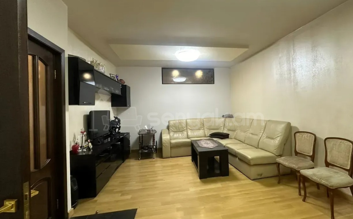 4 Սենյականոց Բնակարան Քարե Շենքում, 160քմ, 4/4 հարկ, Կապիտալ Վերանորոգված