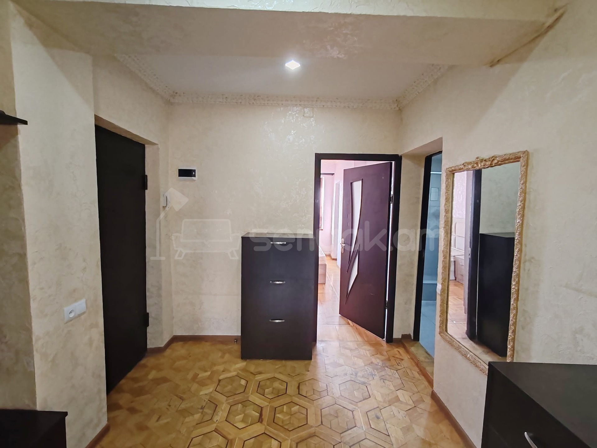 3 Սենյականոց Բնակարան, 70քմ, 7/10 հարկ, Նորմալ Վիճակում, Կահավորված