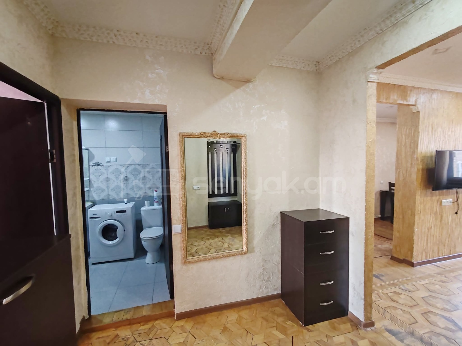 3 Սենյականոց Բնակարան, 70քմ, 7/10 հարկ, Նորմալ Վիճակում, Կահավորված