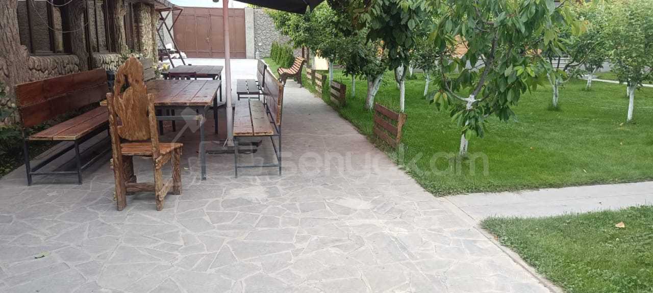 6 Սենյականոց Ամառանոց, 200քմ, Կահավորված, Լողավազանով, Ավտոտնակով