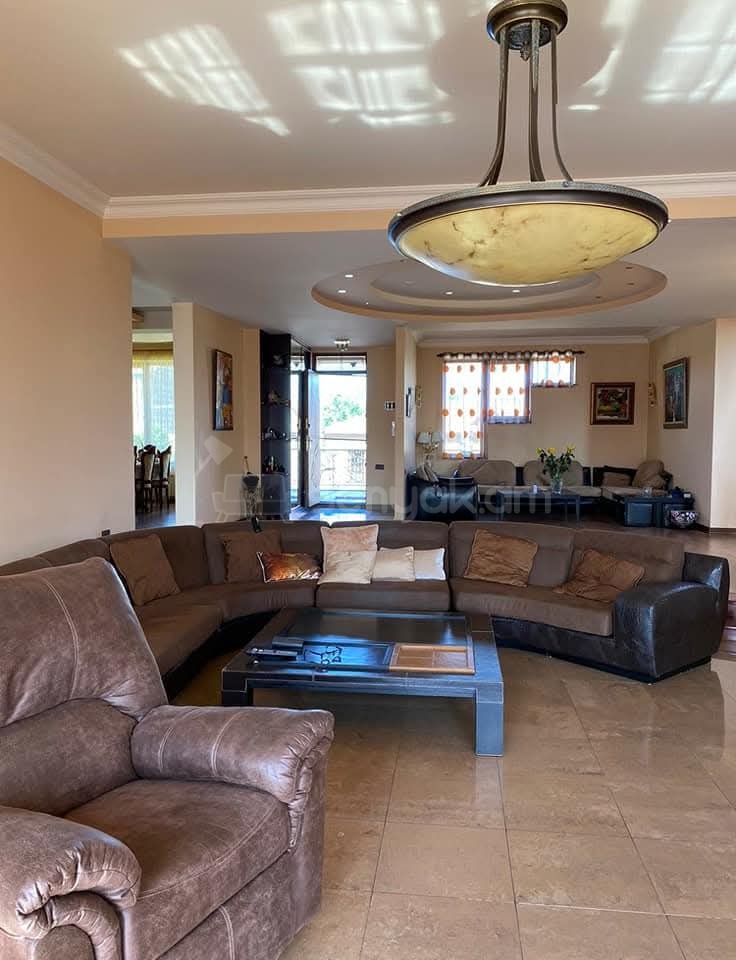 6 Սենյականոց Շքեղ Առանձնատուն, 300քմ, Կահավորված, Լողավազանով, Ավտոտնակով