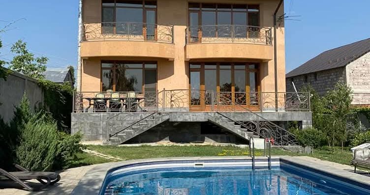 6 Սենյականոց Շքեղ Առանձնատուն, 300քմ, Կահավորված, Լողավազանով, Ավտոտնակով
