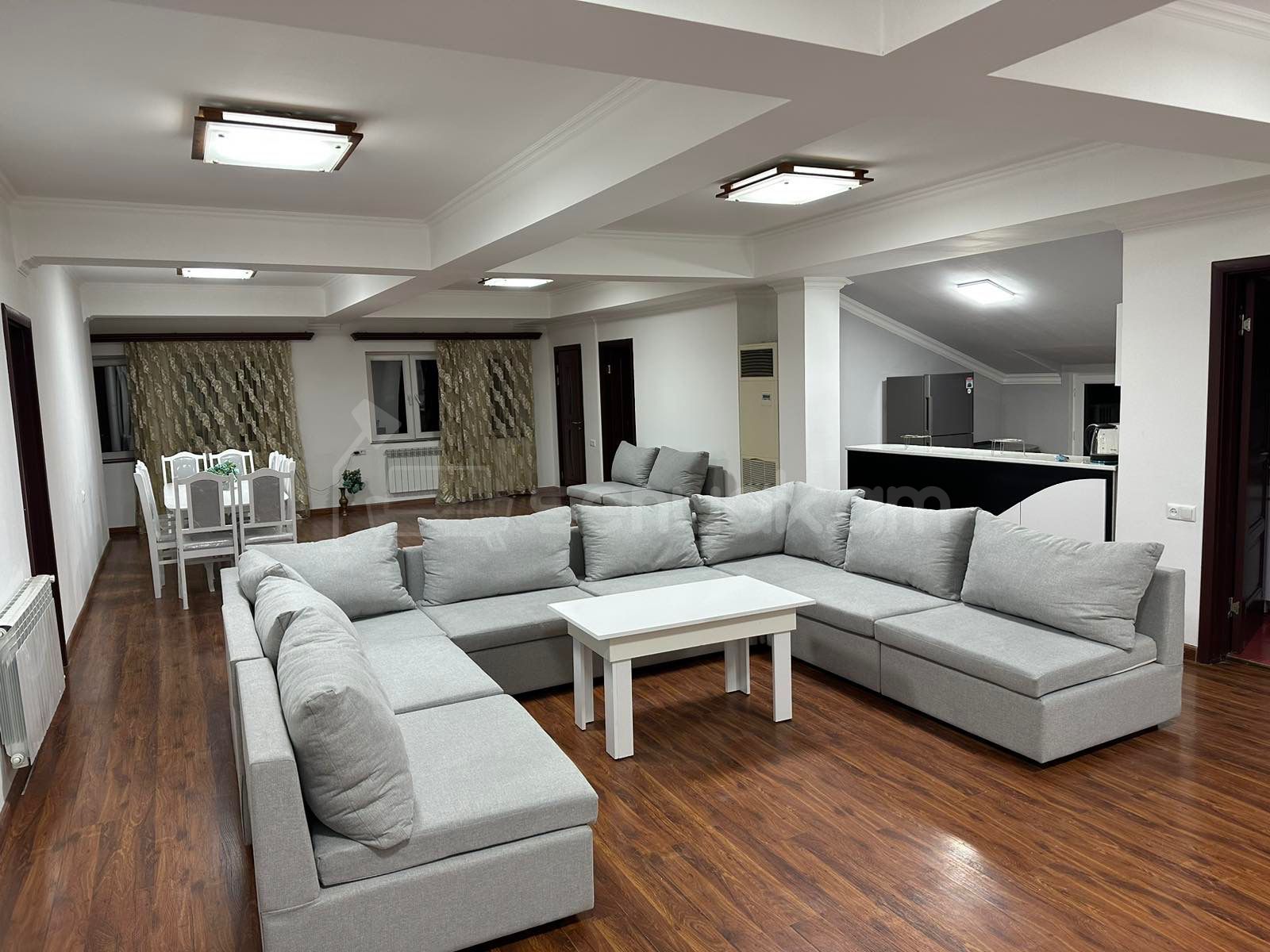 5 Սենյականոց Շքեղ Առանձնատուն, 200քմ, Կահավորված, Լողավազանով, Ավտոտնակով